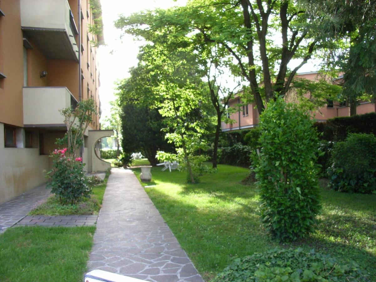 Bed and Breakfast Viamilano25 Mirandola Exterior foto